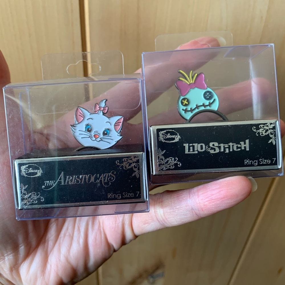 DISNEY HOT TOPIC ENAMEL FLAT RINGS MARIE & SCRUMP LOT SZ 7